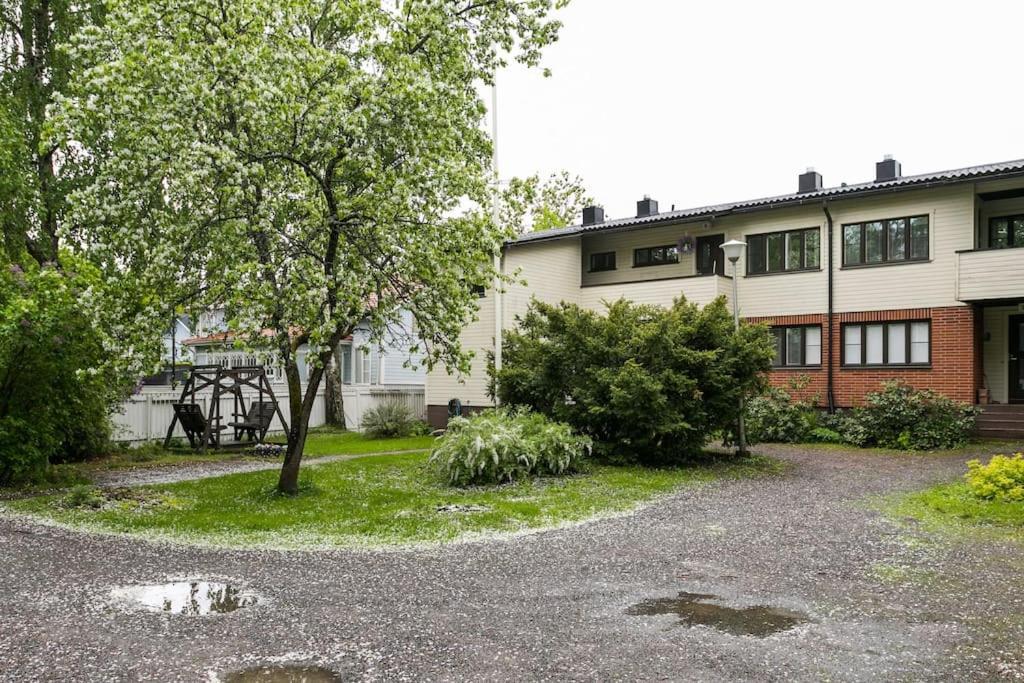 Appartamento Upea Remontoitu Huoneisto Naantalin Sydaemessae Esterno foto